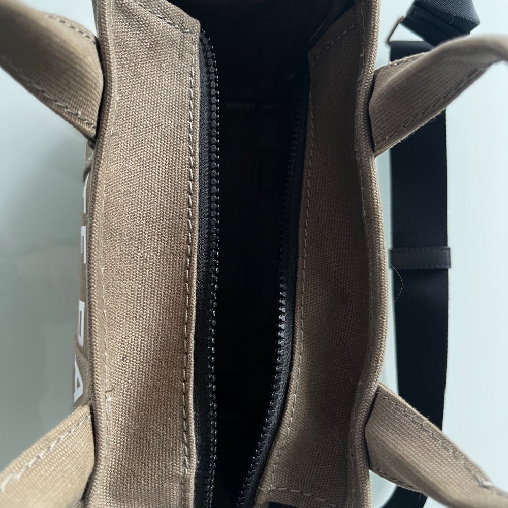 Marc Jacobs The Tote Bag Small - Picture 5 of 5